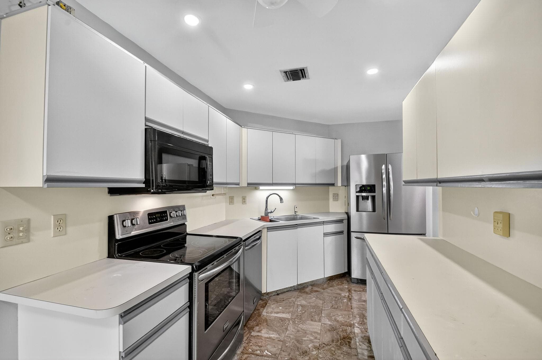 6869 Fountains Circle 6869, Lake Worth, FL 33467 — photo 16 of 103
