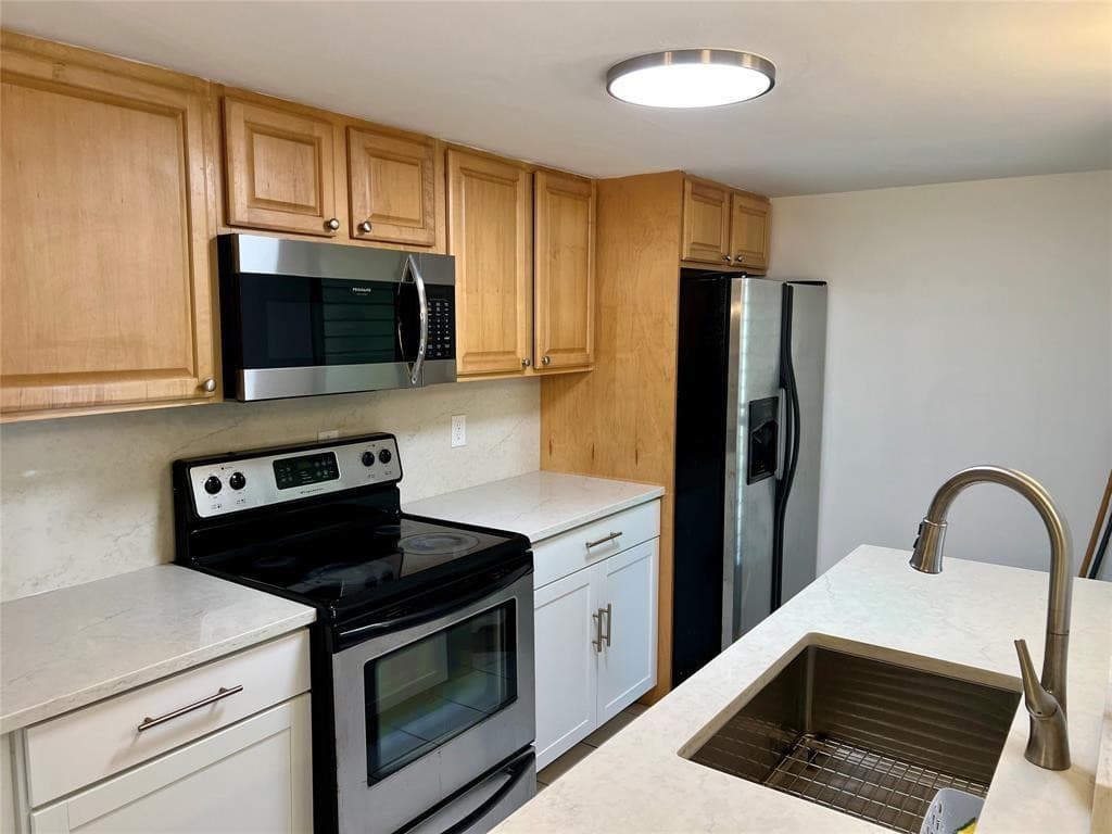 2840 NE 33rd Court 2, Fort Lauderdale, FL 33306 — photo 6 of 38