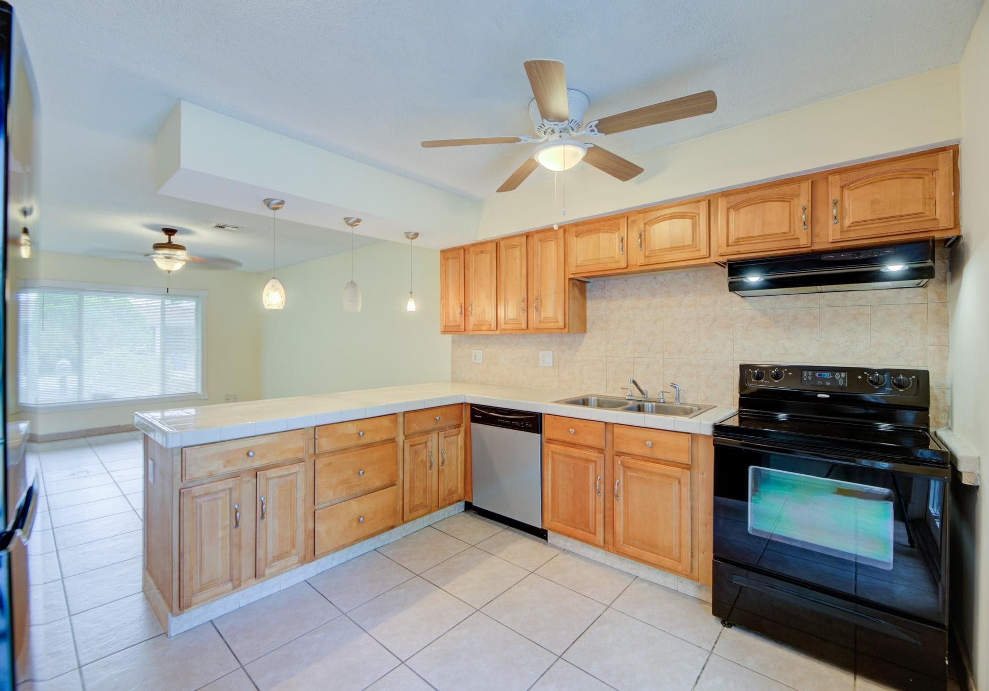 4500 NE 15th Avenue, Oakland Park, FL 33334 — photo 6 of 49