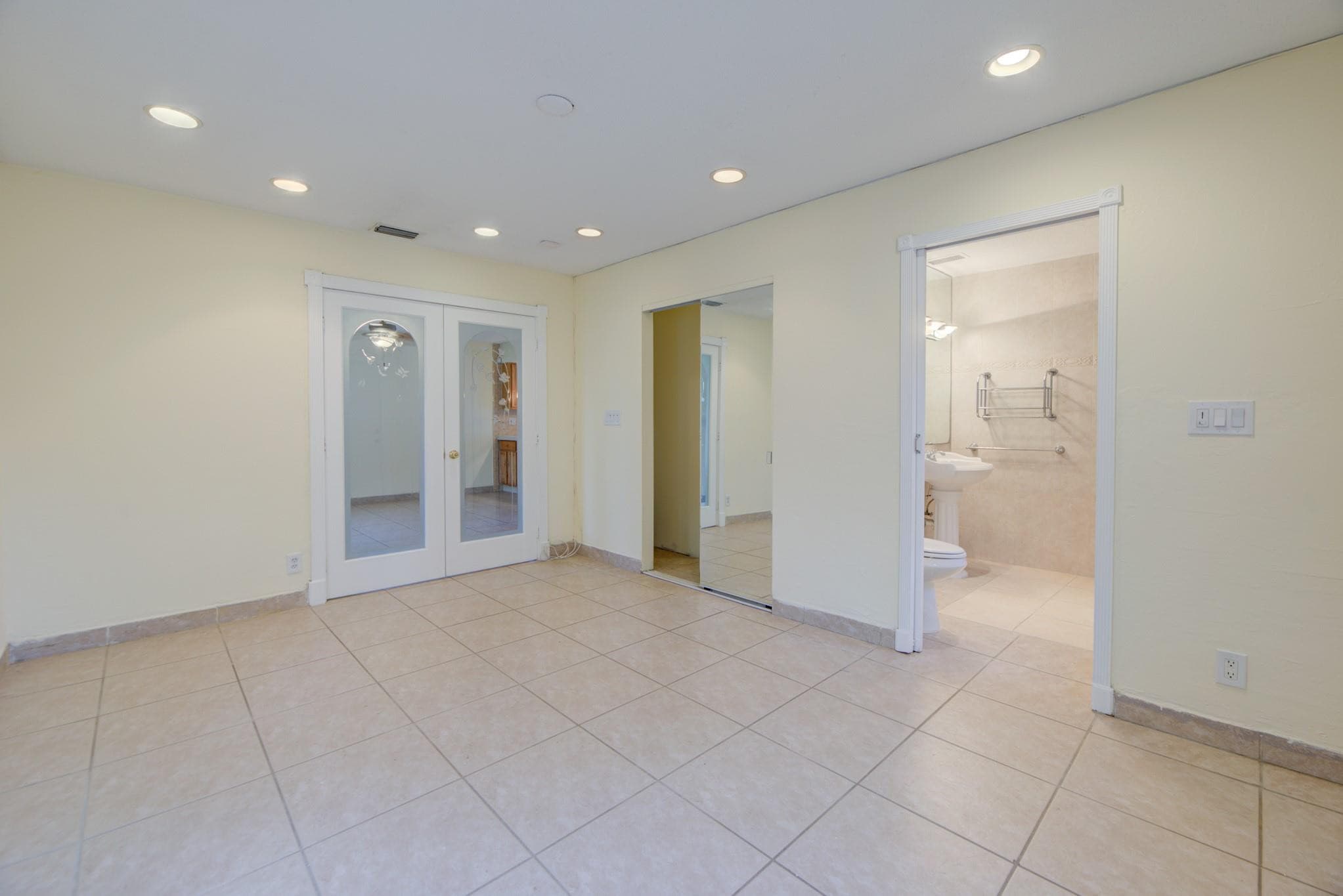 4500 NE 15th Avenue, Oakland Park, FL 33334 — photo 16 of 49