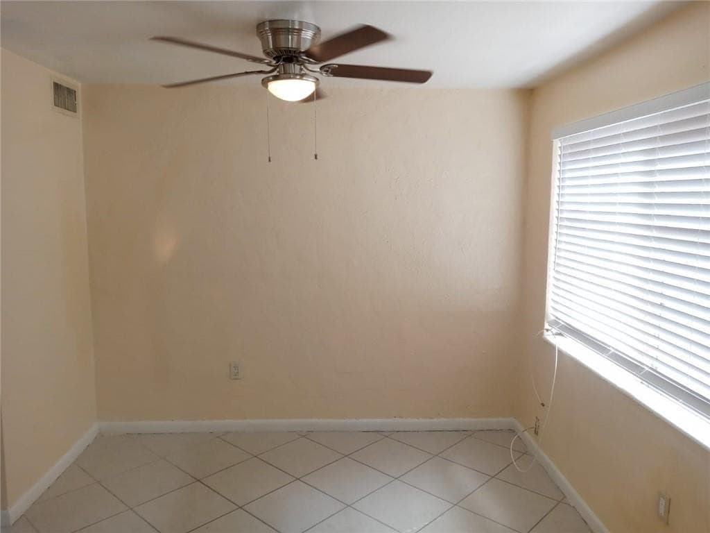 Apartment in Sunrise — photo 12 of 15