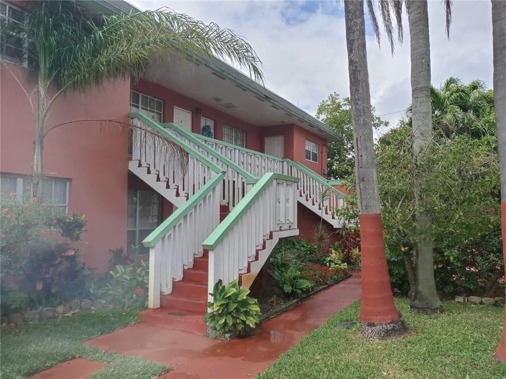 Apartment in Sunrise — photo 15 of 15
