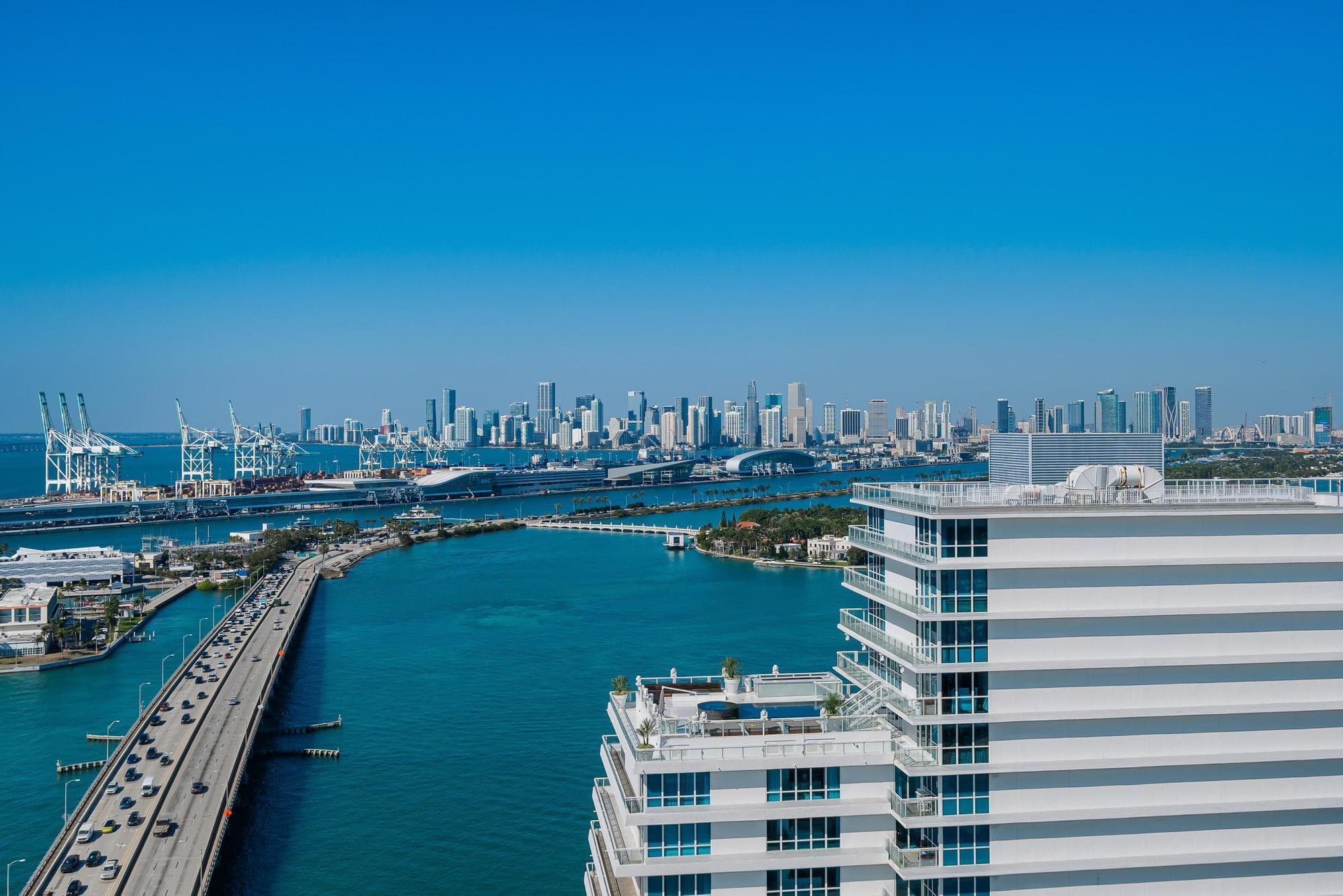 Condominium in Miami Beach — photo 31 of 41