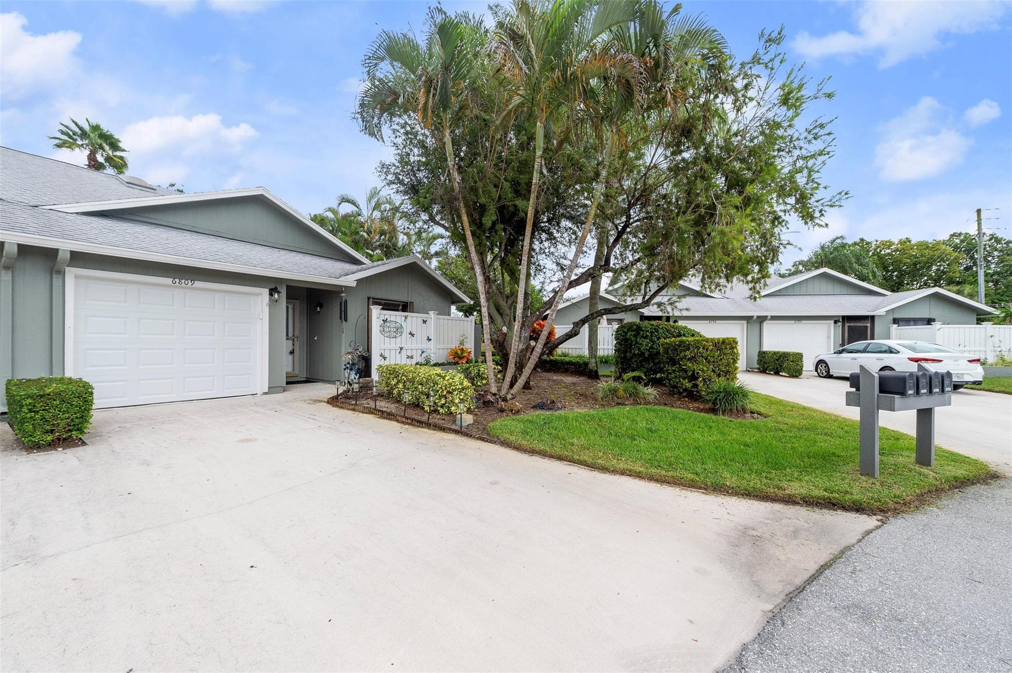 6809 SE Yorktown Drive, Hobe Sound, FL 33455 — photo 3 of 31