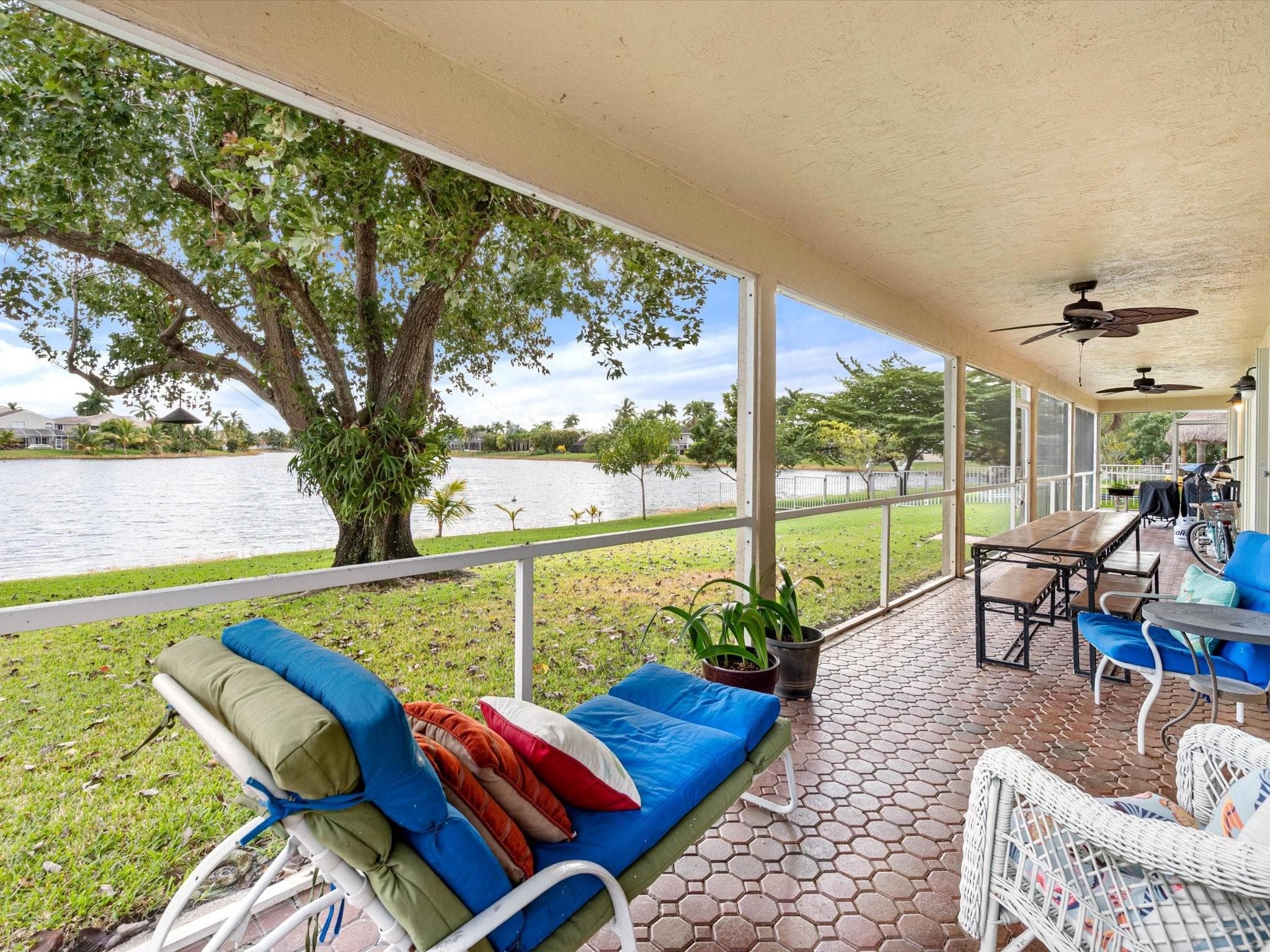 1011 NW 193rd Avenue, Pembroke Pines, FL 33029 — photo 23 of 30
