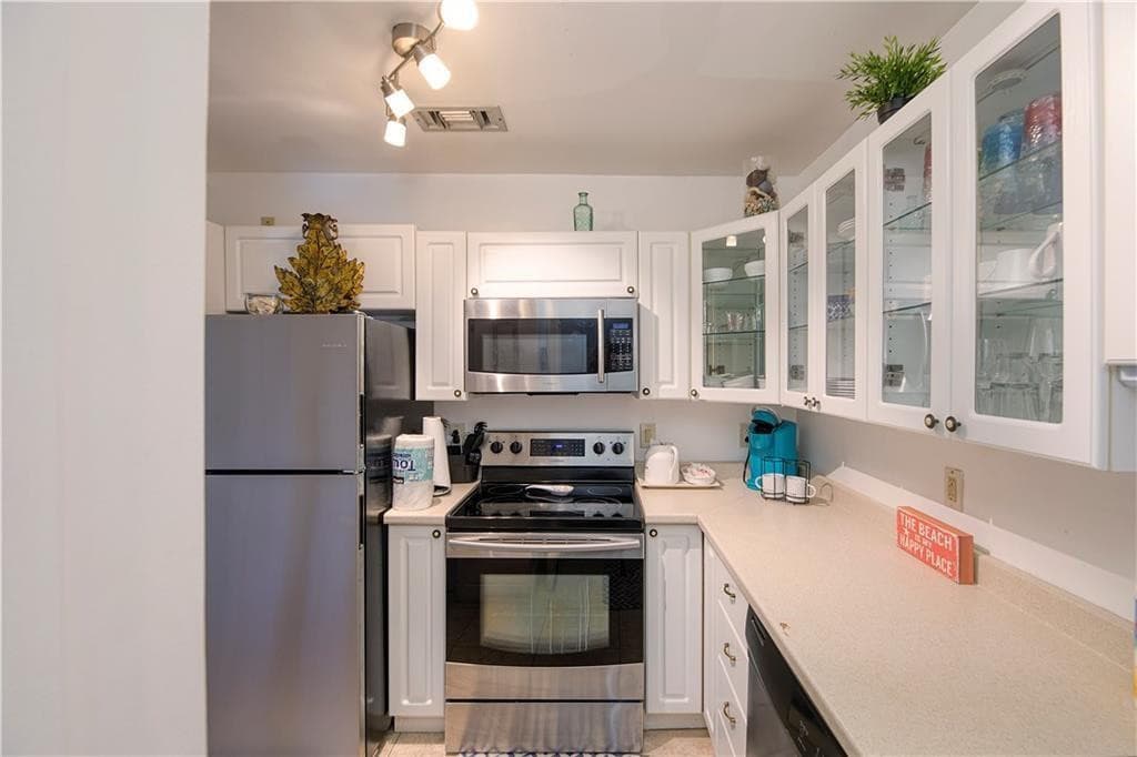 2613-2615 NE 33rd Avenue, Fort Lauderdale, FL 33308 — photo 8 of 38