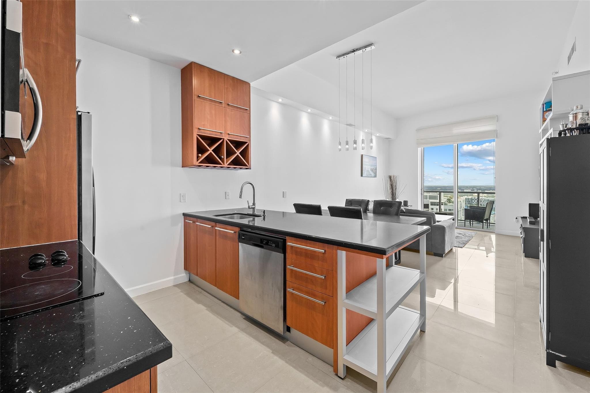 185 SW 7th Street 4403, Miami, FL 33130 — photo 1 of 24