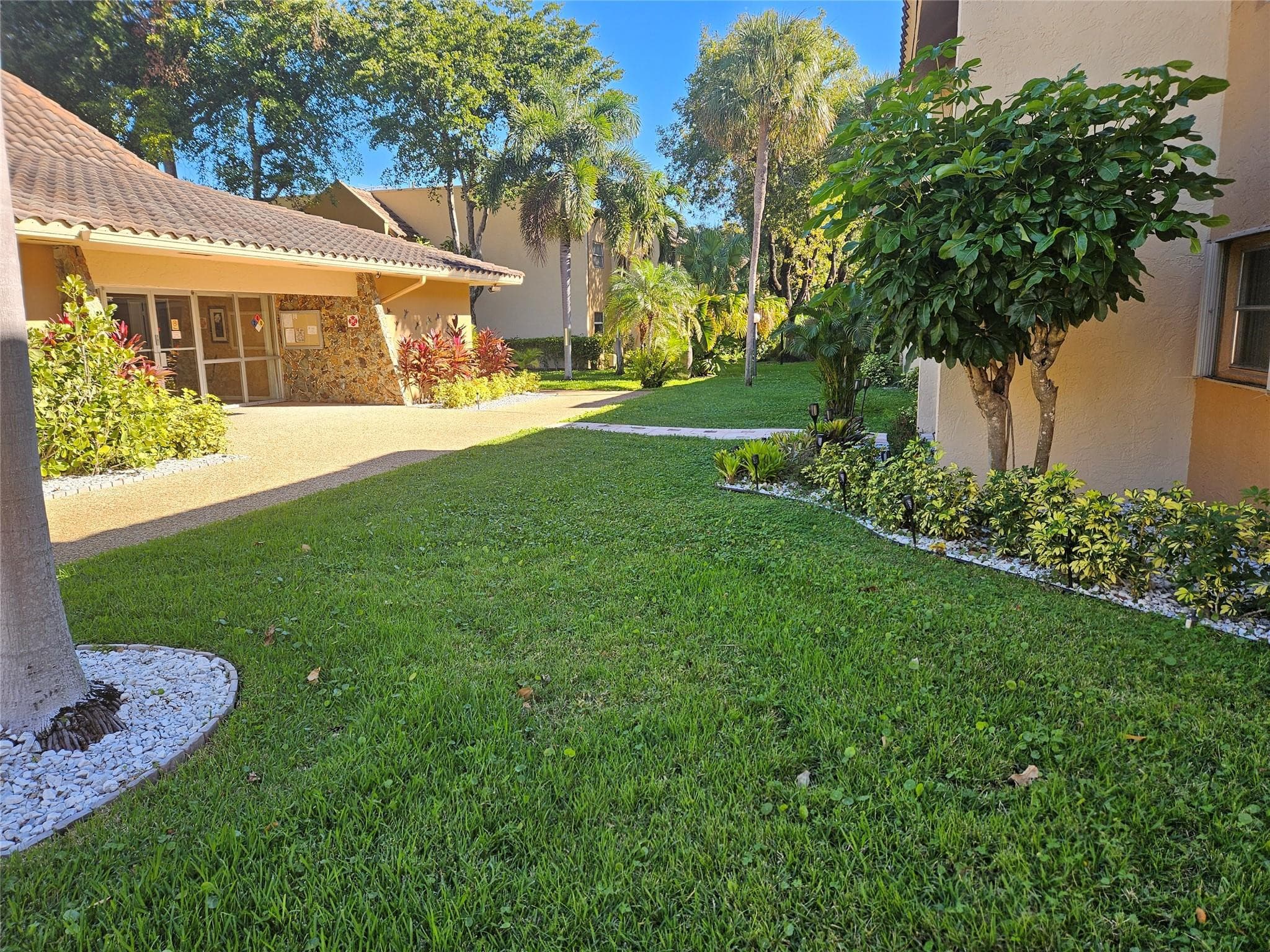 959 SE 2nd Avenue 117, Deerfield Beach, FL 33441 — photo 3 of 45