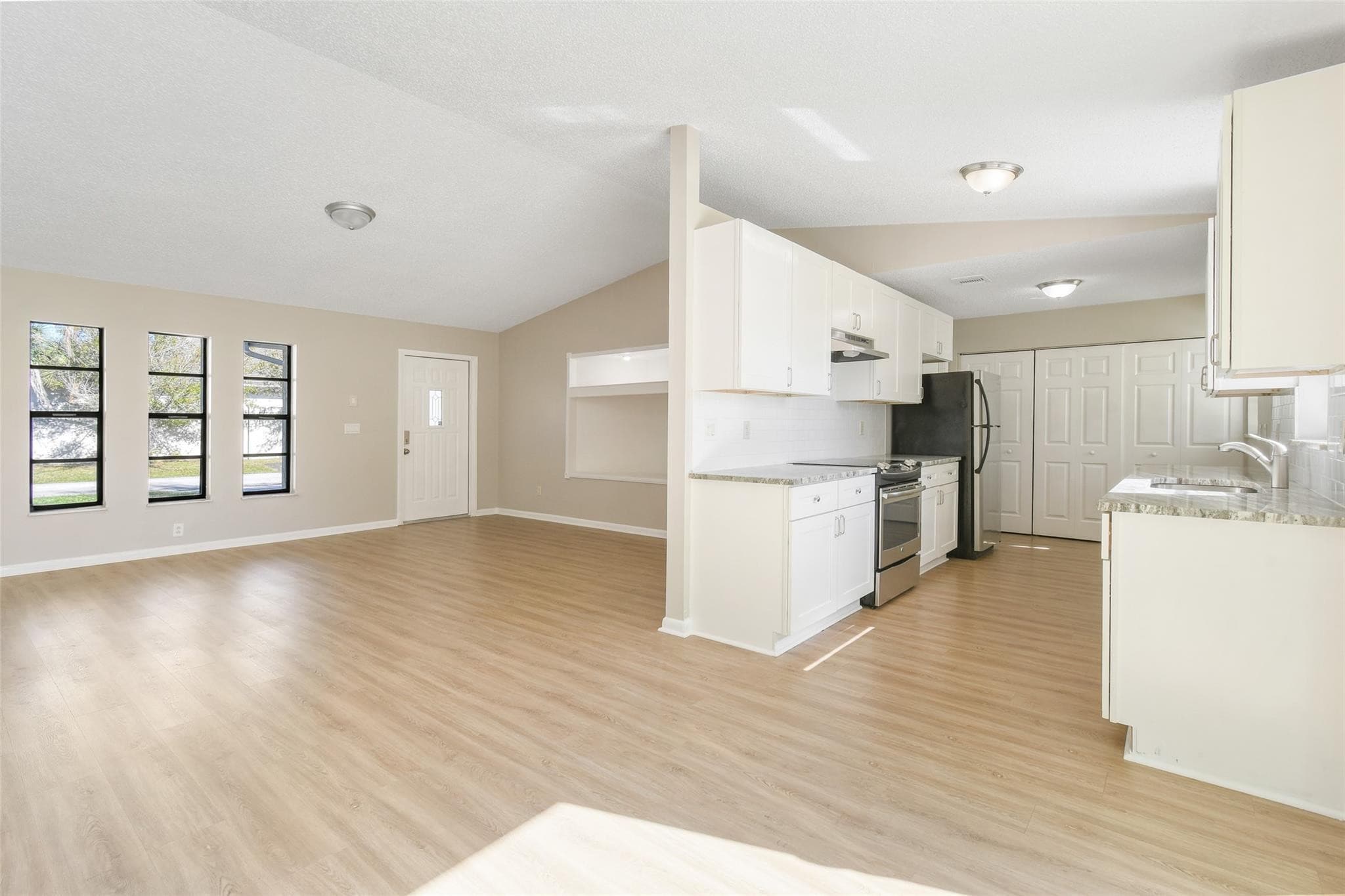 516 SW Buswell Avenue, Port St. Lucie, FL 34983 — photo 9 of 38