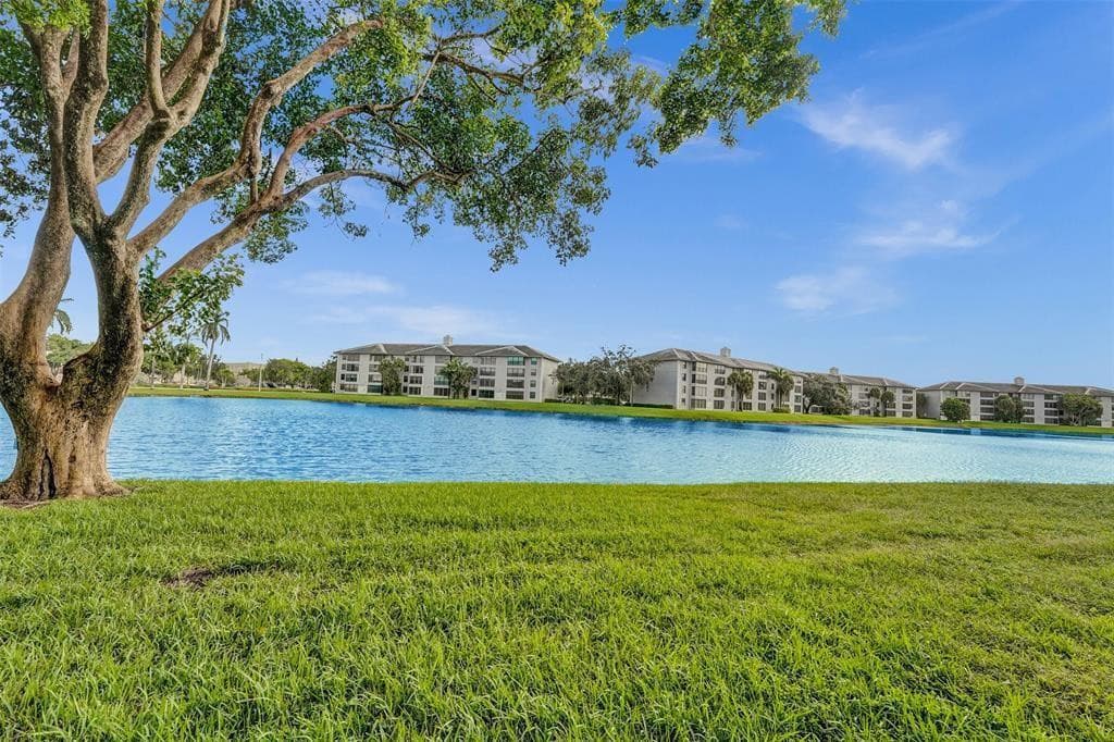 9440 Poinciana Place 101, Davie, FL 33324 — photo 27 of 30