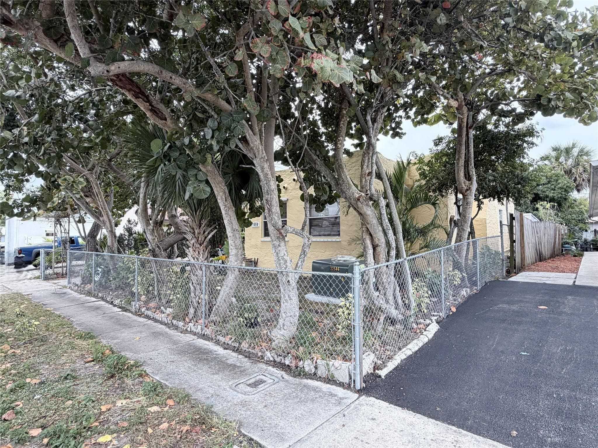 416 Revere Road, West Palm Beach, FL 33405 — photo 2 of 9