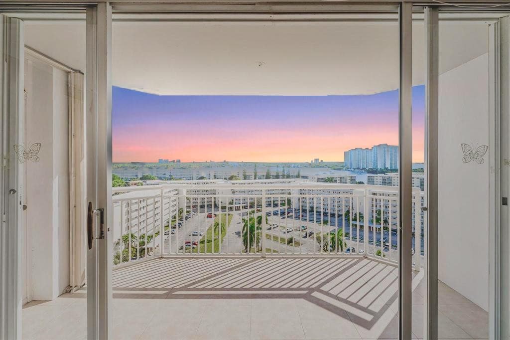 18031 Biscayne Boulevard 1104, Aventura, FL 33160 — photo 18 of 36