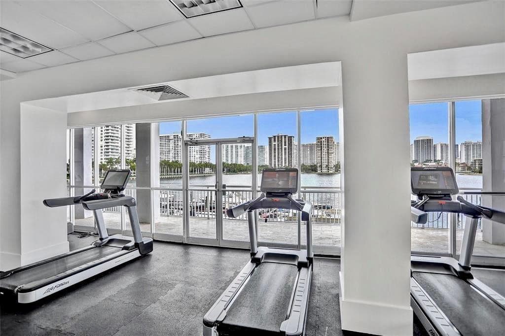 18031 Biscayne Boulevard 1104, Aventura, FL 33160 — photo 25 of 36