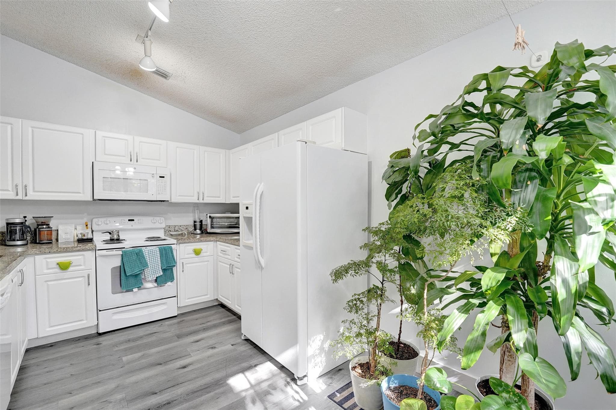 11970 NW 11th Street, Pembroke Pines, FL 33026 — photo 18 of 45