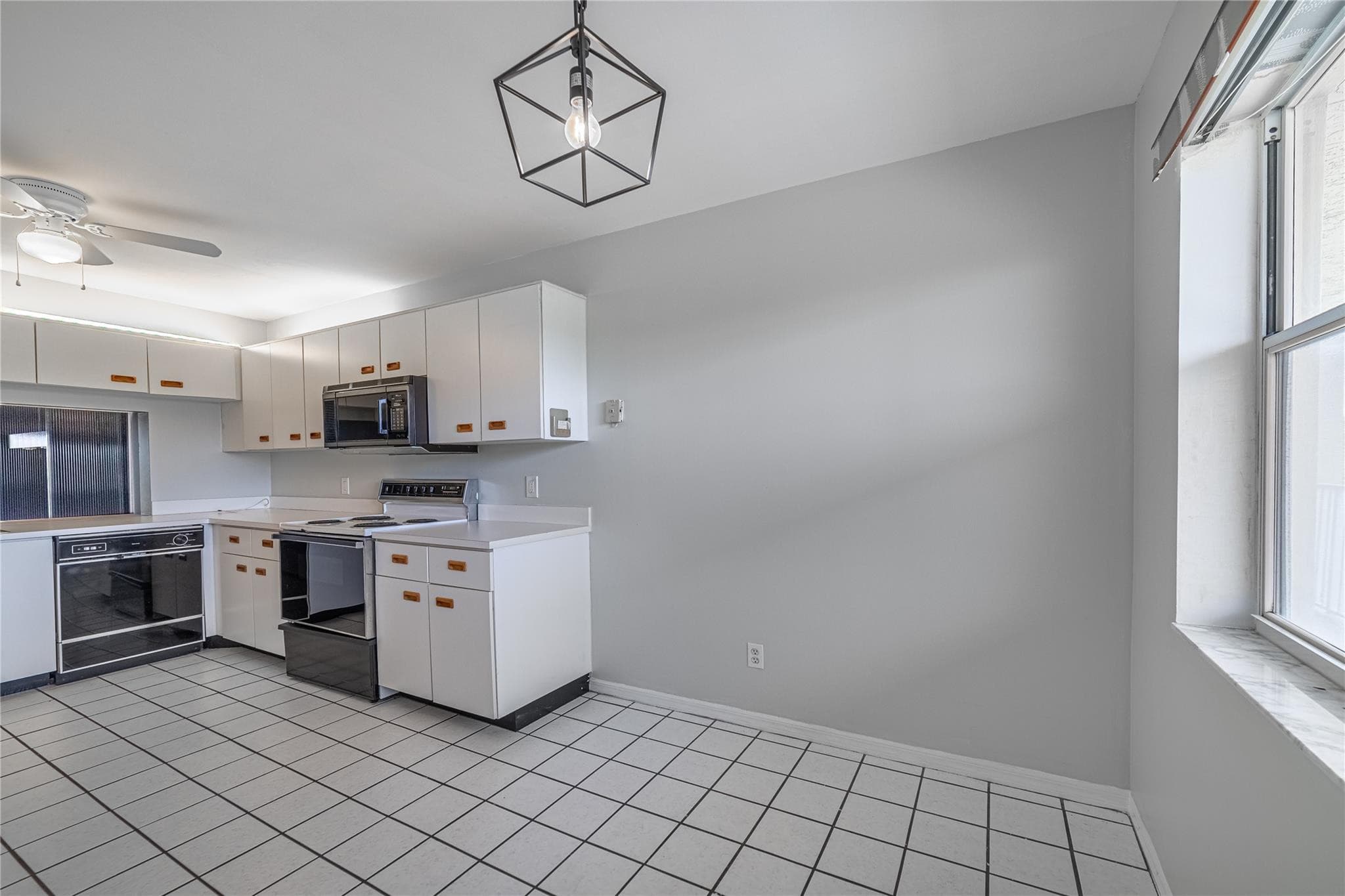 10315 NW 24th Place 407, Sunrise, FL 33322 — photo 2 of 27
