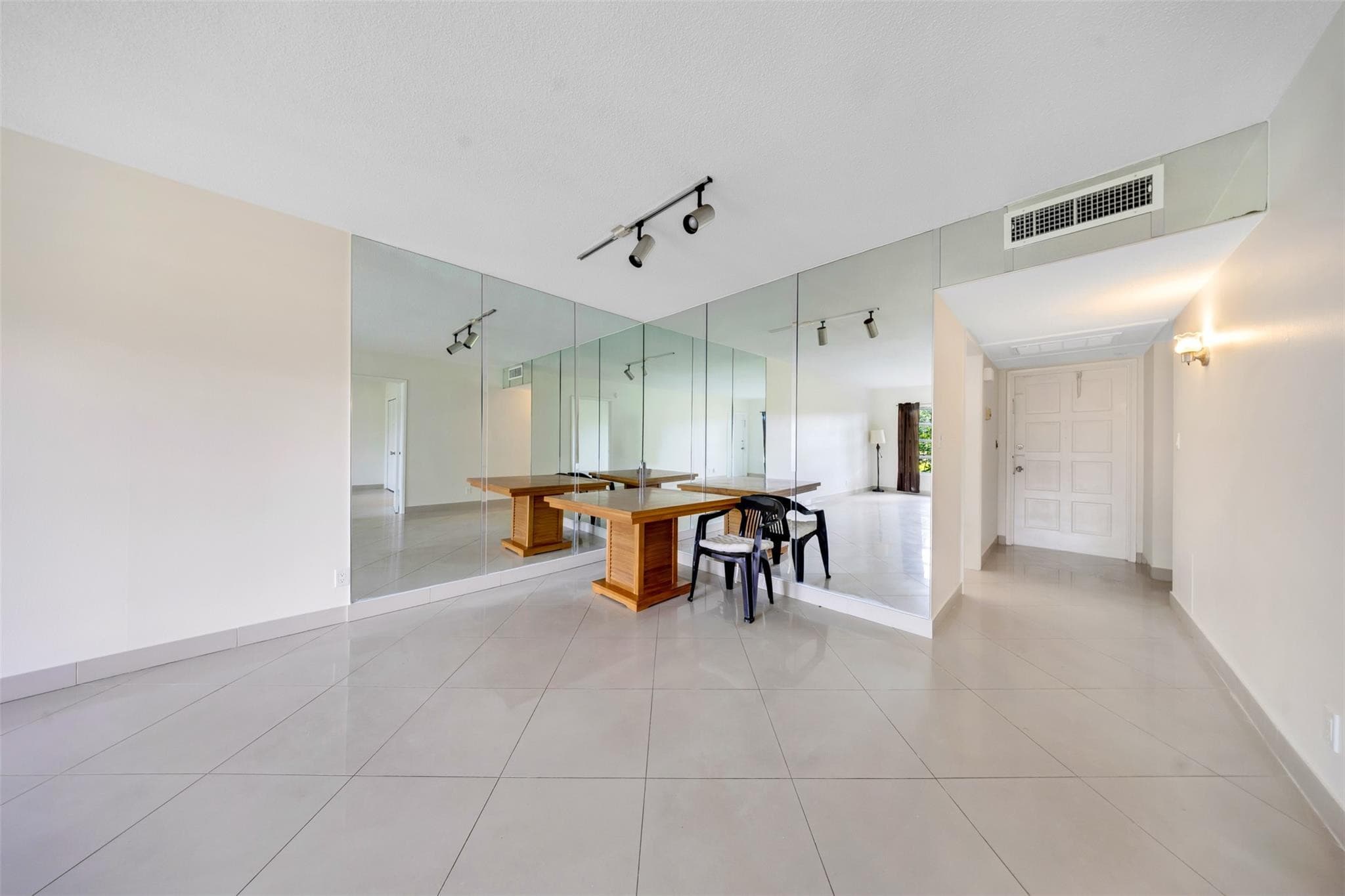2850 N Palm Aire Drive 104, Pompano Beach, FL 33069 — photo 10 of 23