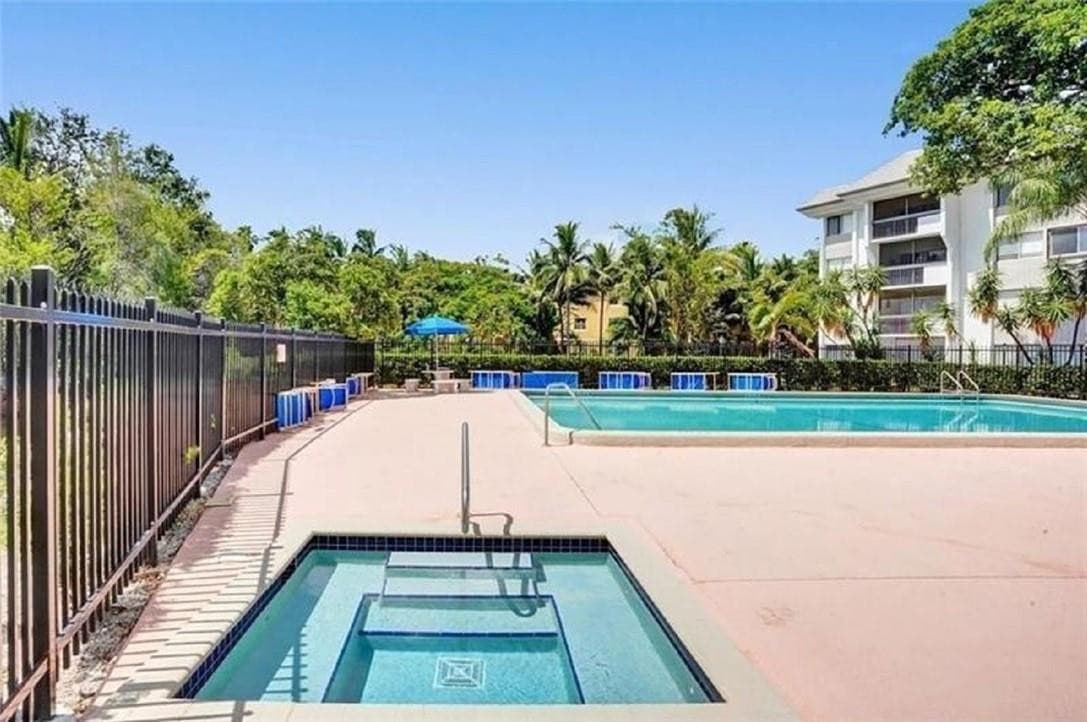 701 N Pine Island Road 303, Plantation, FL 33324 — photo 19 of 20