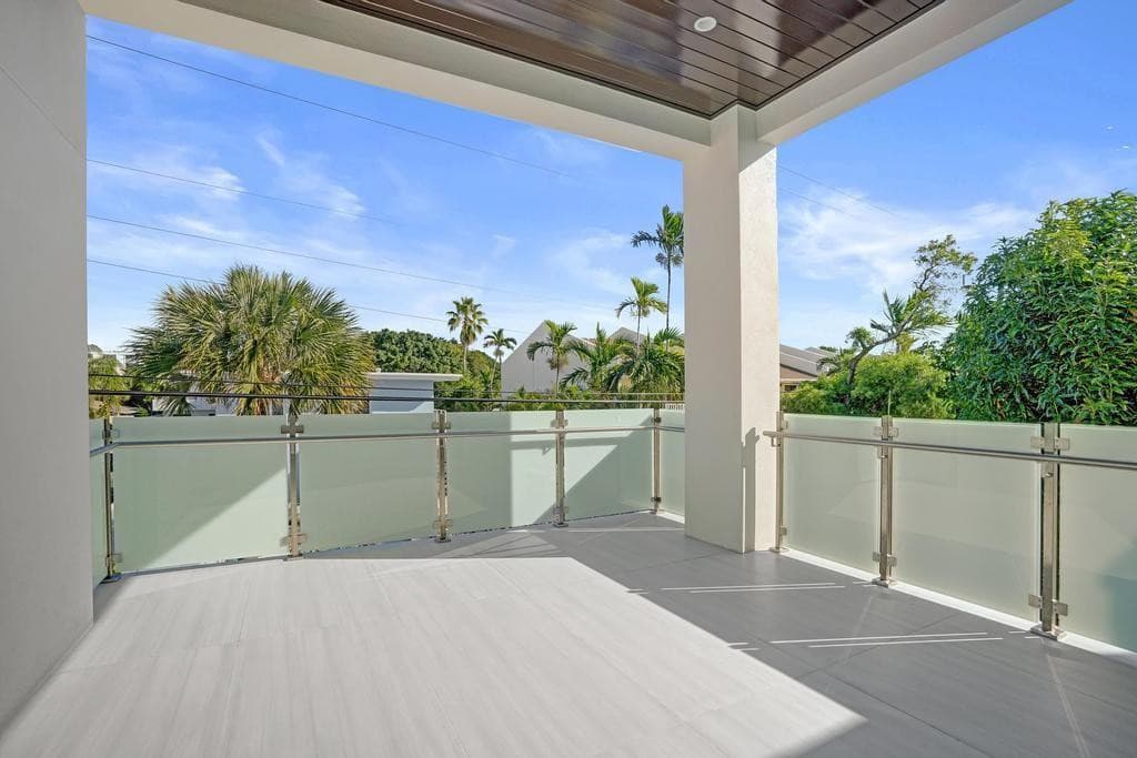 4524 Sea Grape Drive N, Lauderdale-By-The-Sea, FL 33308 — photo 22 of 53