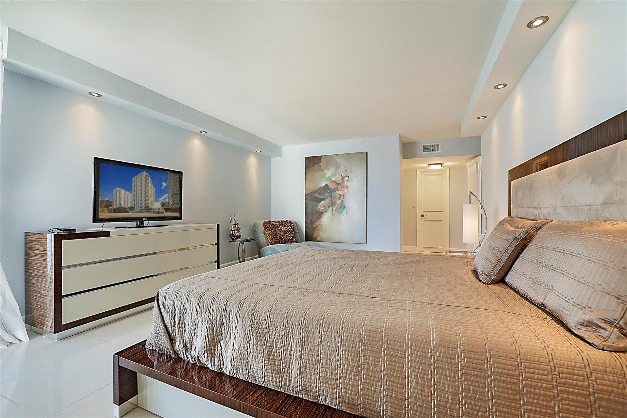 Condominium in Pompano Beach — photo 17 of 27