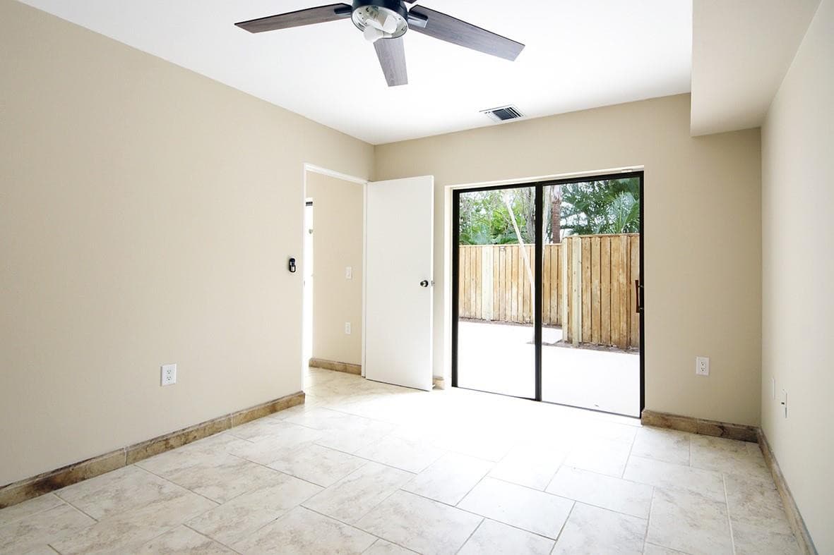 1700 Embassy Drive 402, West Palm Beach, FL 33401 — photo 9 of 38
