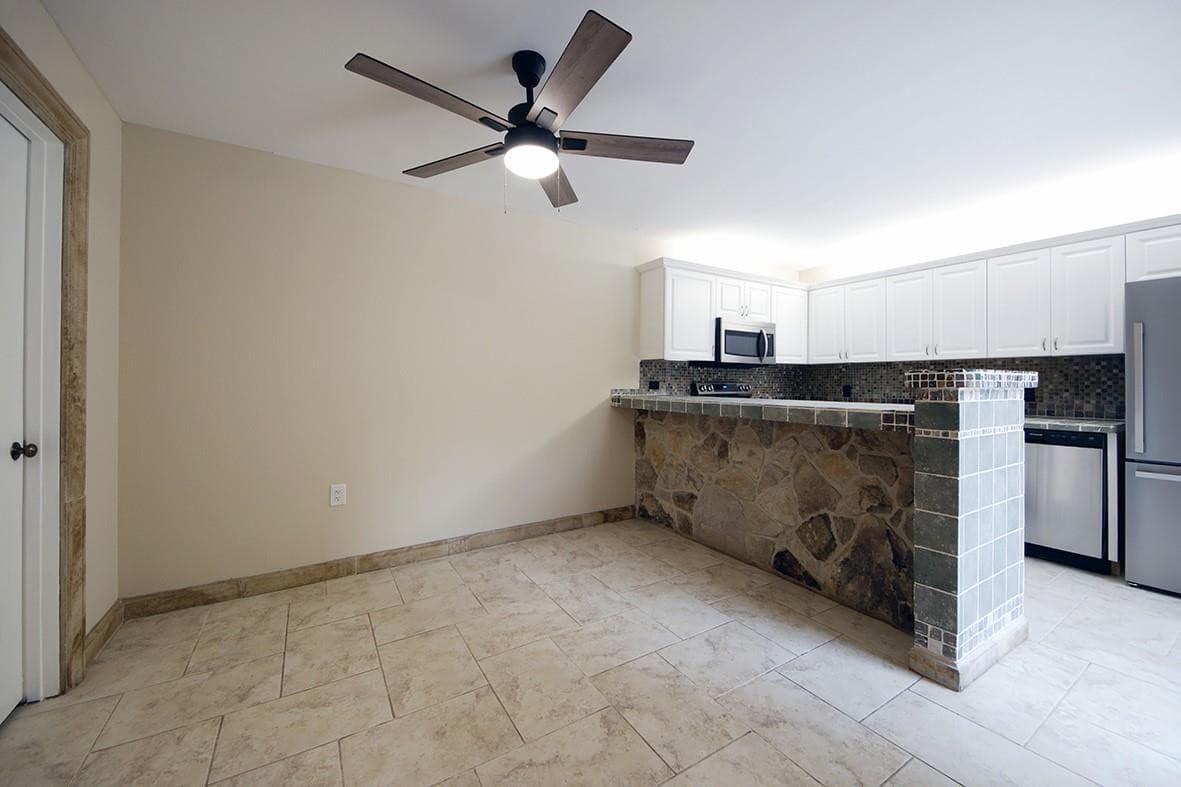 1700 Embassy Drive 402, West Palm Beach, FL 33401 — photo 10 of 38