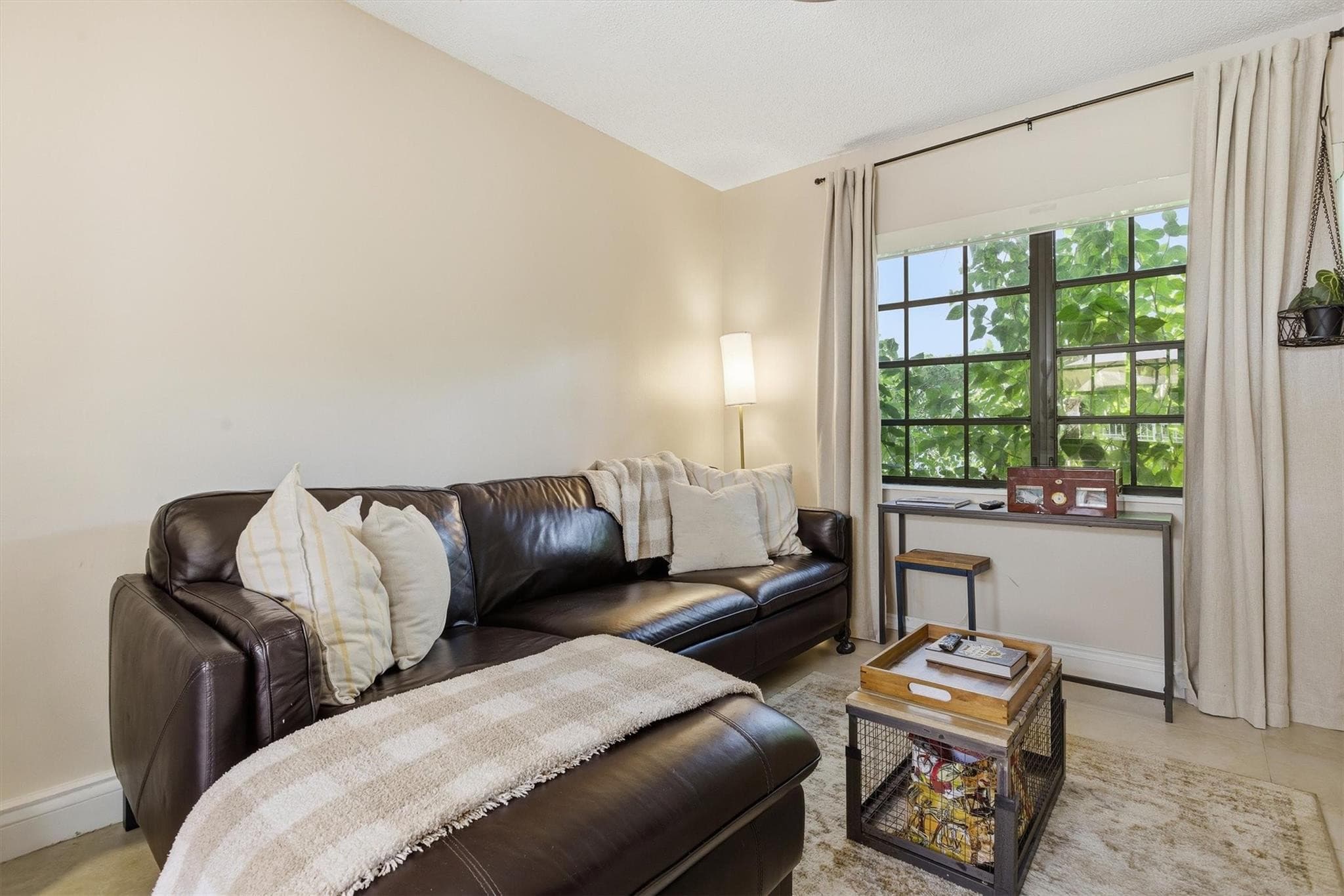 430 Sarto Avenue, Coral Gables, FL 33134 — photo 13 of 47