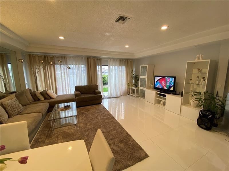 21135 Helmsman Drive O12, Miami, FL 33180 — photo 2 of 33