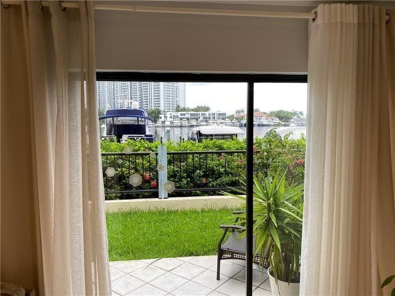 21135 Helmsman Drive O12, Miami, FL 33180 — photo 8 of 33