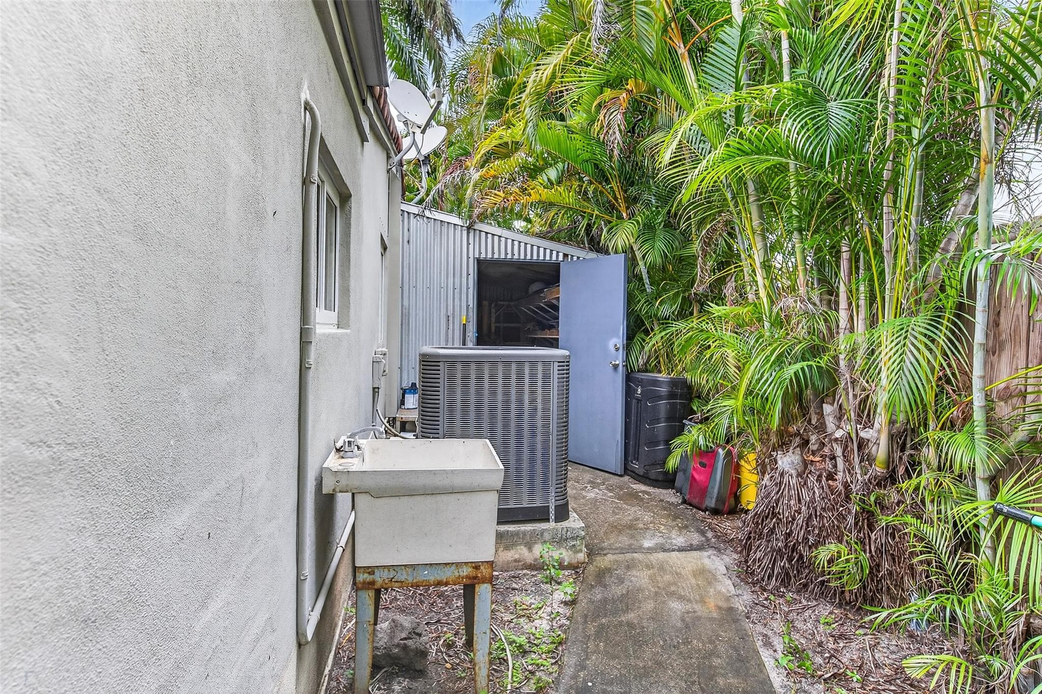 918 NE 4th Street, Hallandale Beach, FL 33009 — photo 43 of 46