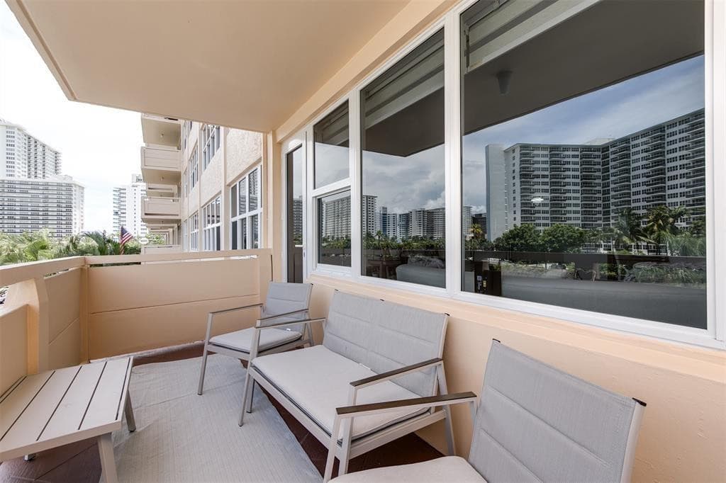 3333 NE 34th Street 304, Fort Lauderdale, FL 33308 — photo 31 of 38