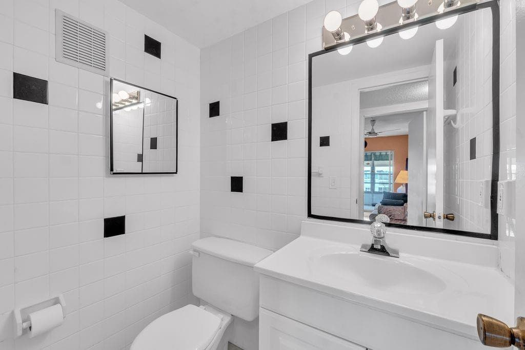 4037 Swansea B 4037, Deerfield Beach, FL 33442 — photo 15 of 36