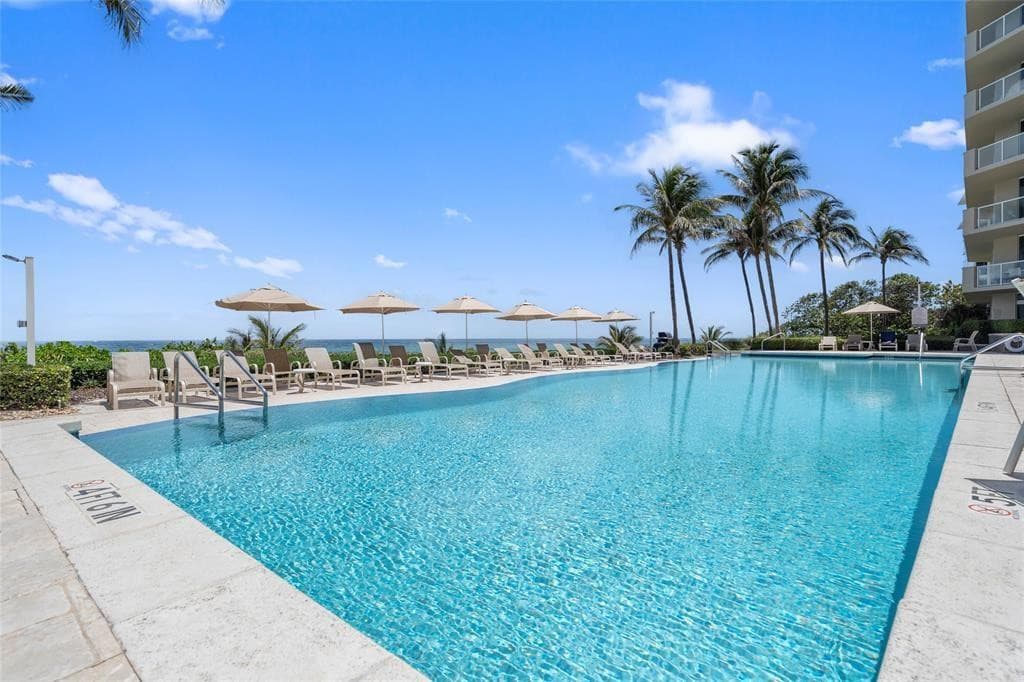 Condominium in Hillsboro Beach — photo 13 of 28