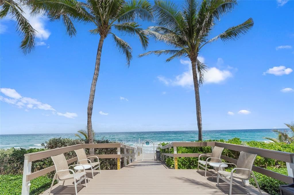 Condominium in Hillsboro Beach — photo 15 of 28