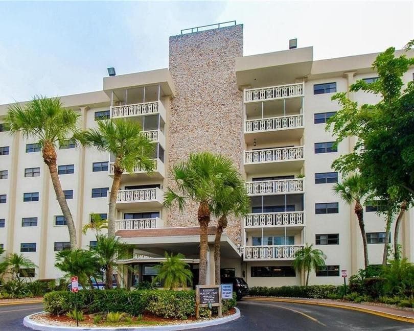 800 NE 195th Street 605, Miami, FL 33179 — photo 5 of 44
