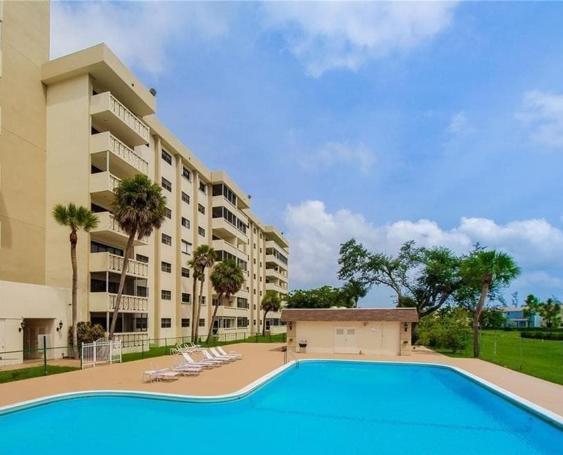 800 NE 195th Street 605, Miami, FL 33179 — photo 44 of 44