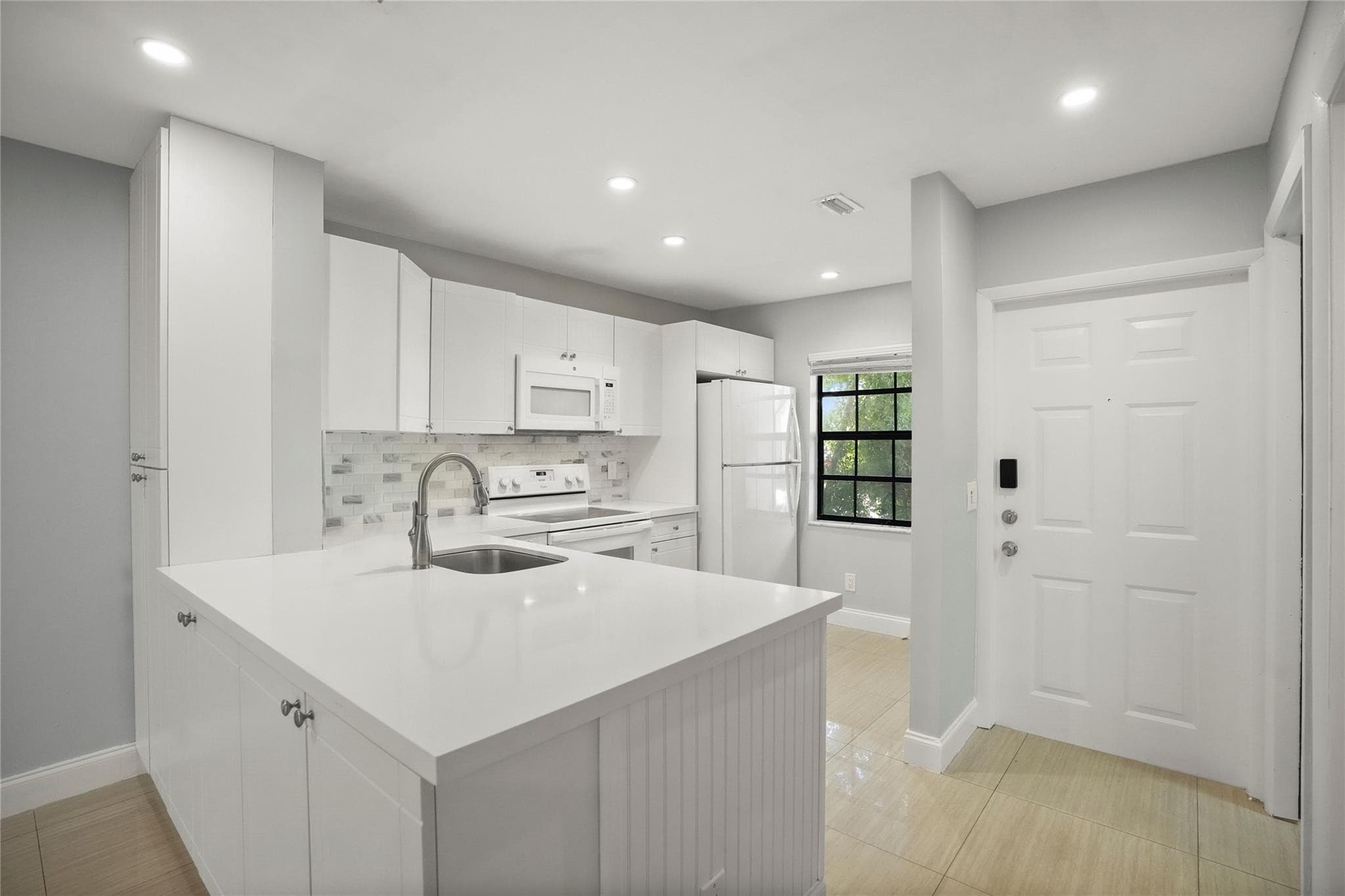510 NW 103rd Terrace 510, Pembroke Pines, FL 33026 — photo 2 of 32