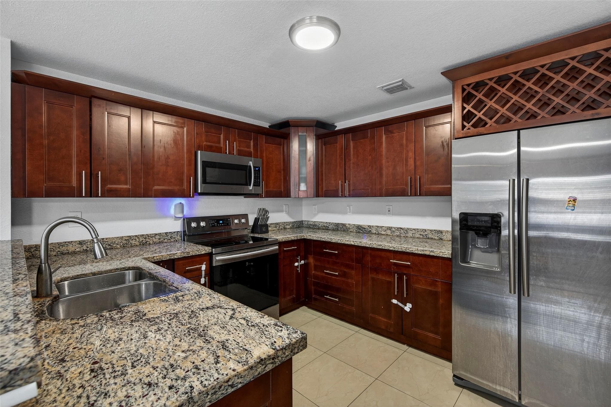 348 NW 40th Court, Oakland Park, FL 33309 — photo 8 of 31