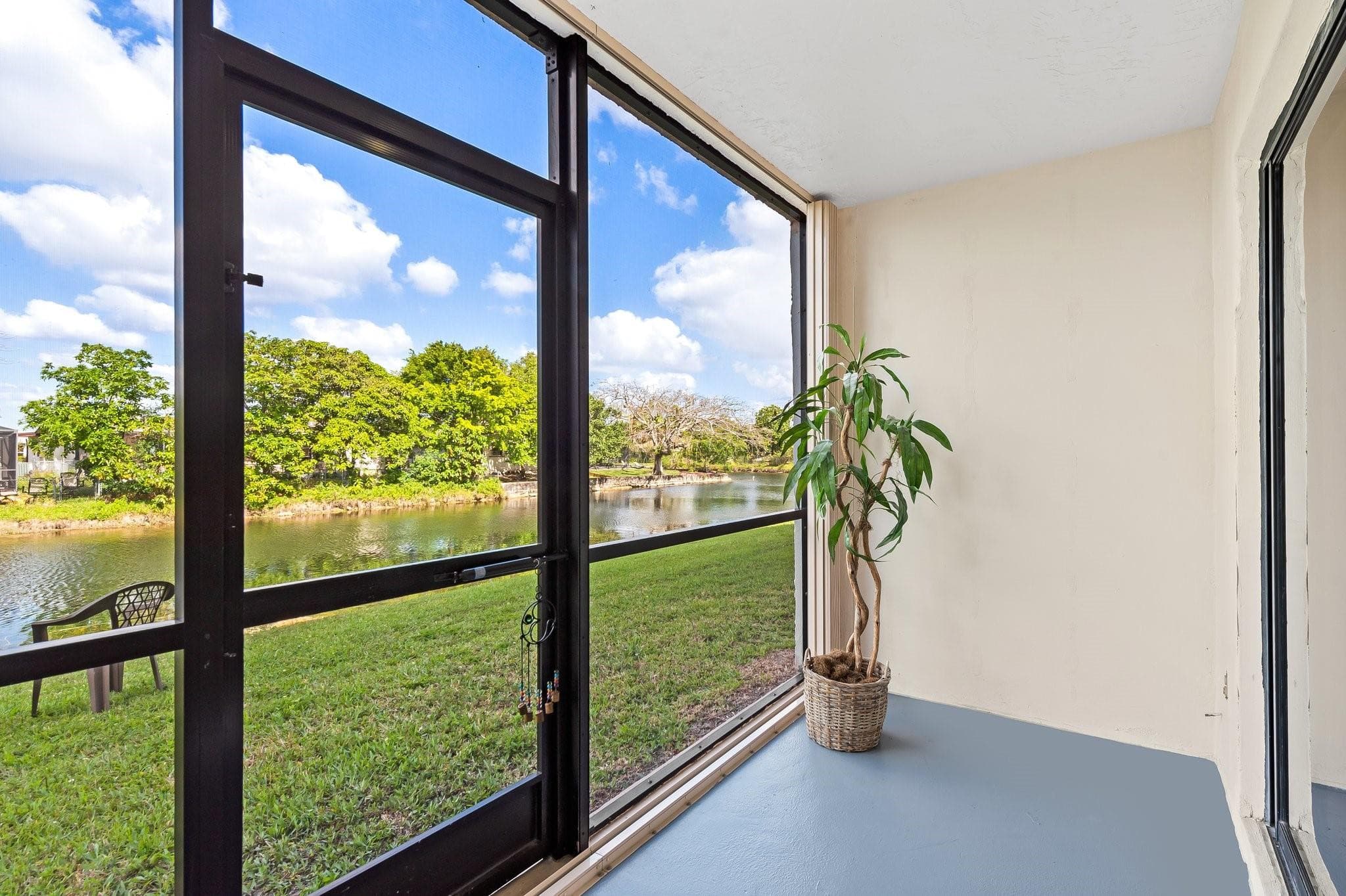 10442 Sunrise Lakes Boulevard 111, Sunrise, FL 33322 — photo 4 of 27