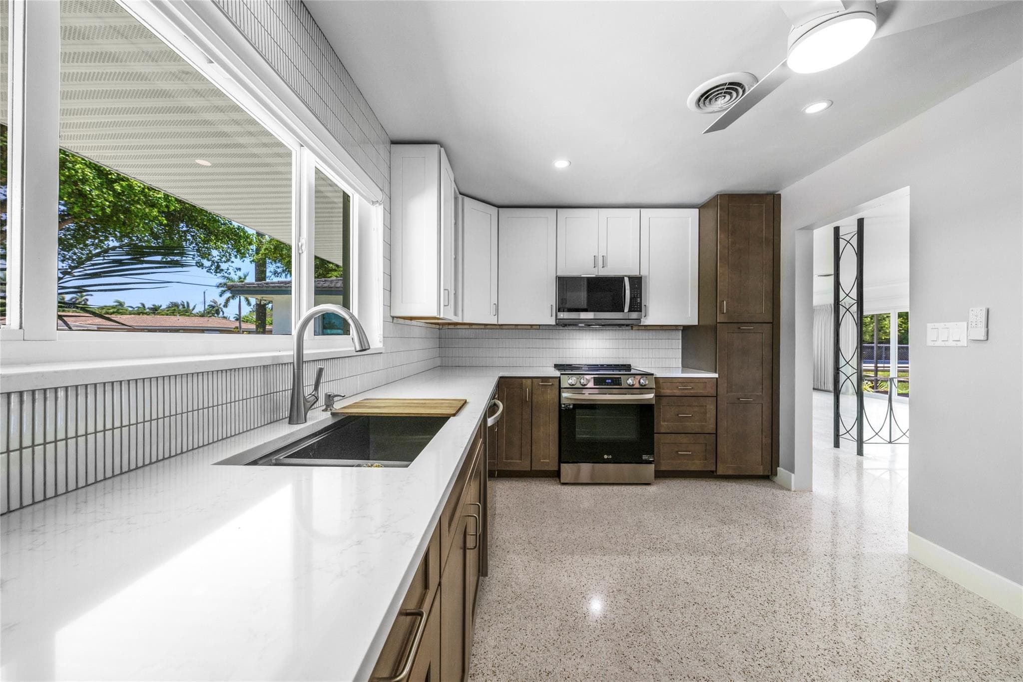 3140 Calle Largo Drive, Hollywood, FL 33021 — photo 24 of 46