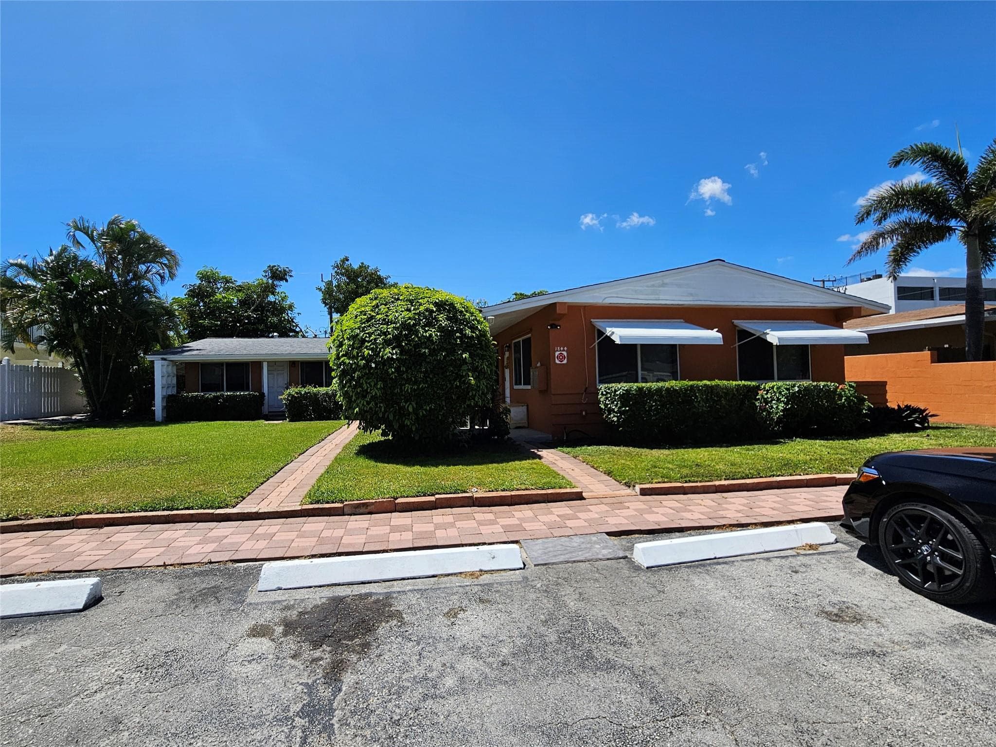 Townhouse in Fort Lauderdale — photo 1 of 7