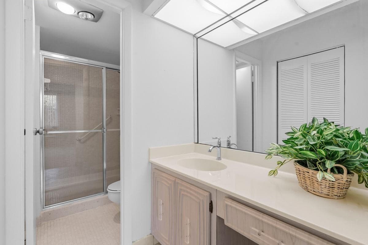7080 Environ Boulevard 423, Lauderhill, FL 33319 — photo 19 of 51