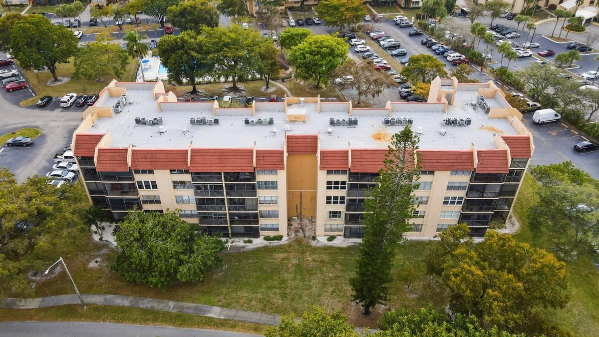 7080 Environ Boulevard 423, Lauderhill, FL 33319 — photo 37 of 51