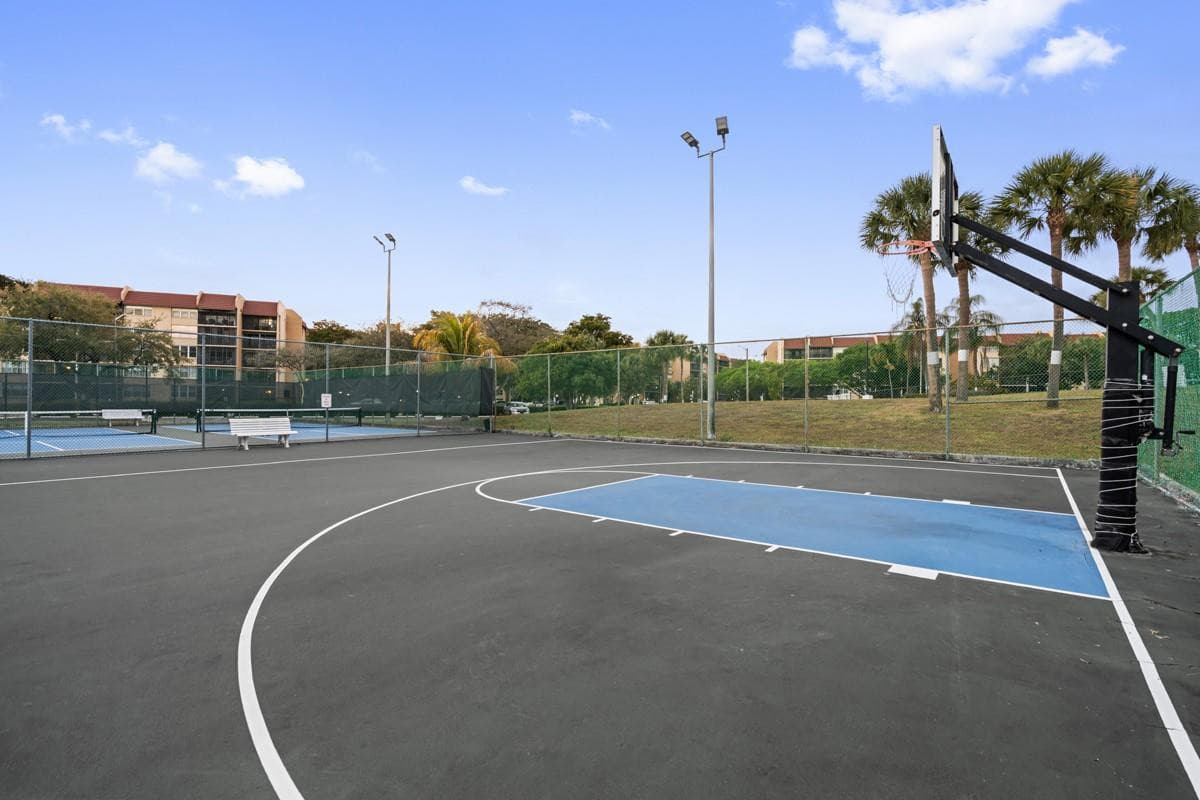 7080 Environ Boulevard 423, Lauderhill, FL 33319 — photo 44 of 51