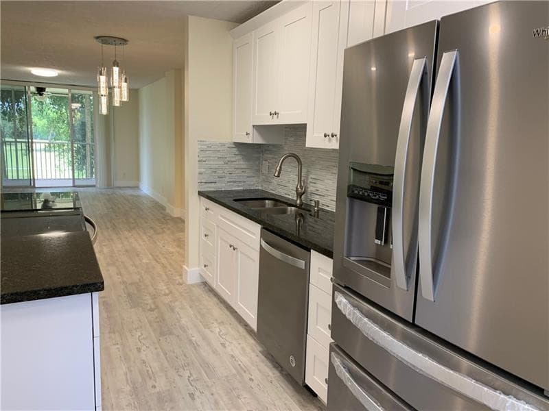 250 Jacaranda Drive 203, Plantation, FL 33324 — photo 3 of 21