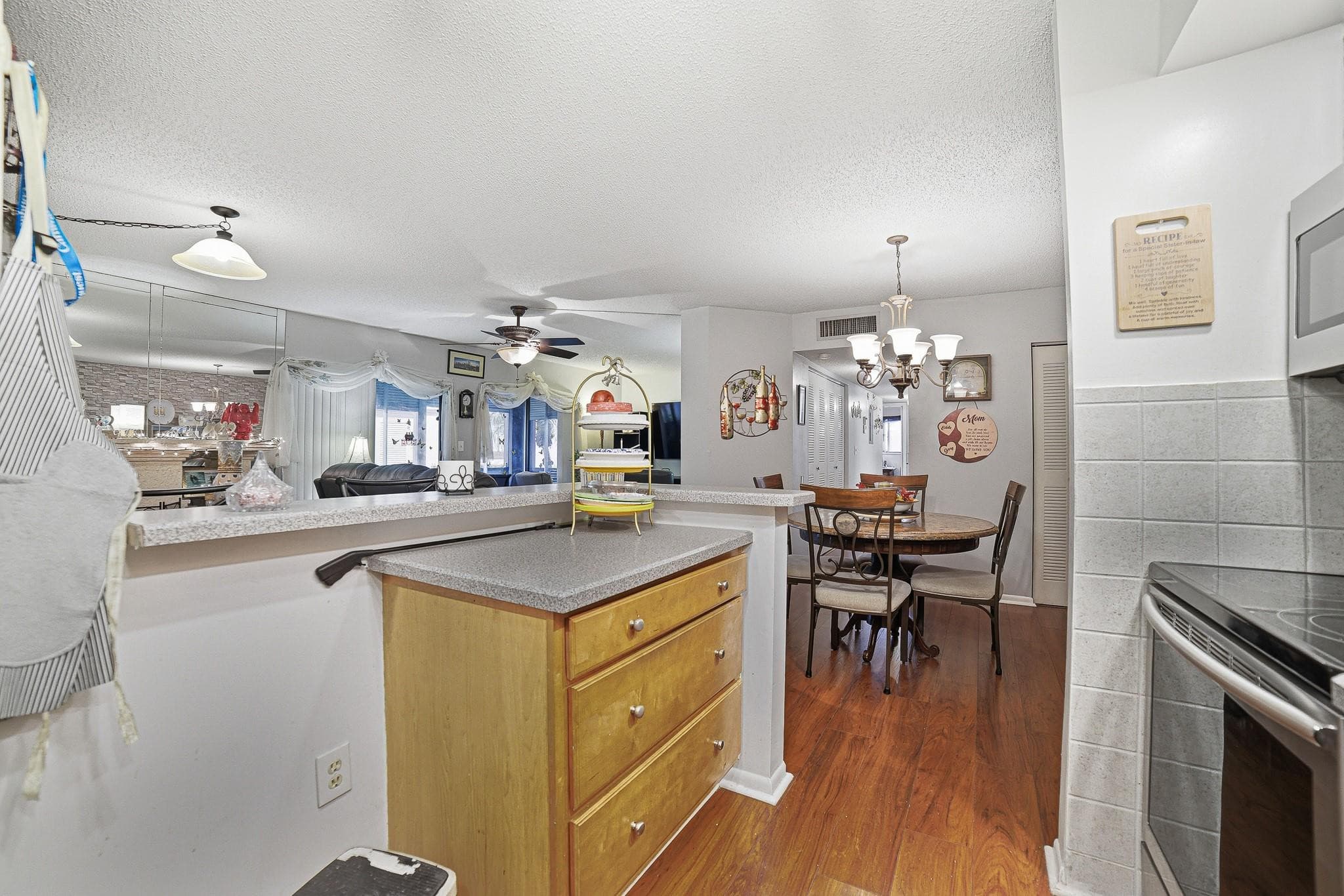 9754 N Belfort Circle 9754, Fort Lauderdale, FL 33321 — photo 4 of 35