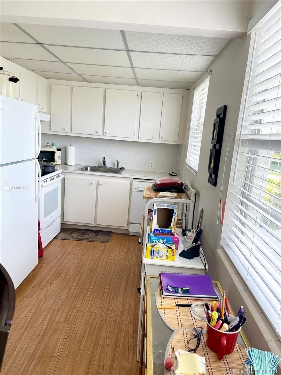 84 Brighton B 84, Boca Raton, FL 33434 — photo 4 of 28