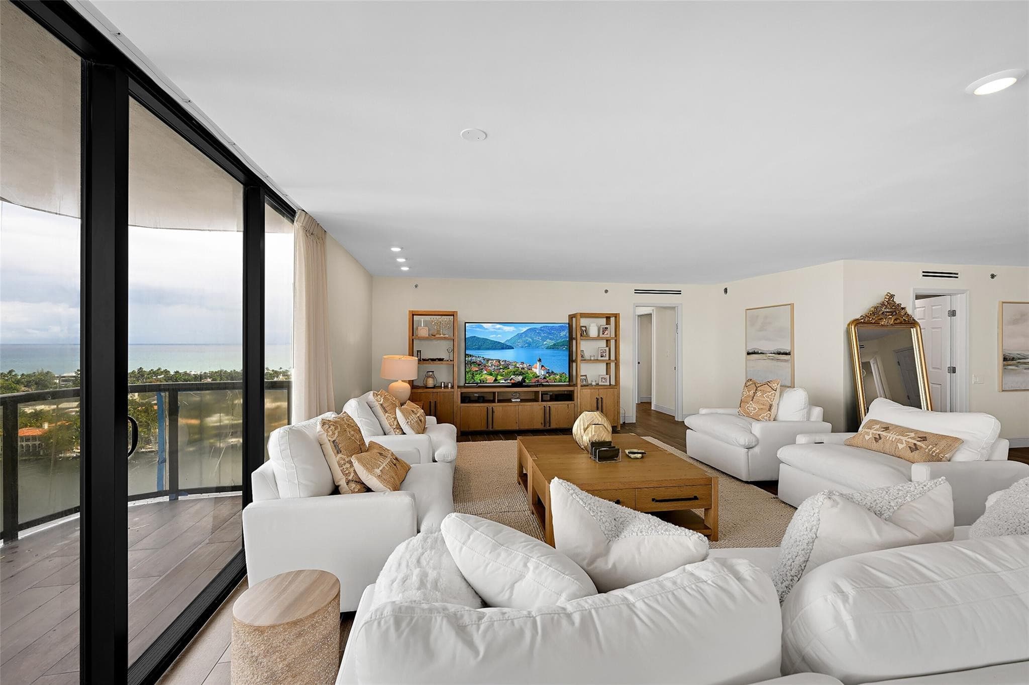 19667 Turnberry Way 20gr, Miami, FL 33180 — photo 4 of 46