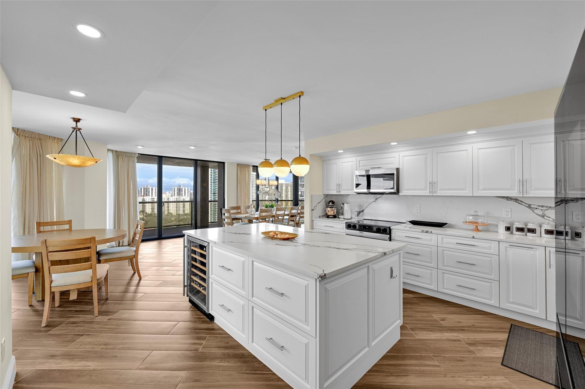 19667 Turnberry Way 20gr, Miami, FL 33180 — photo 16 of 46