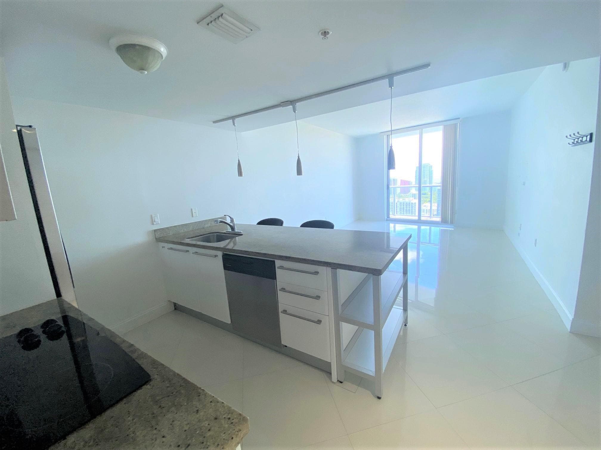 185 SW 7th Street 3708, Miami, FL 33130 — photo 3 of 19