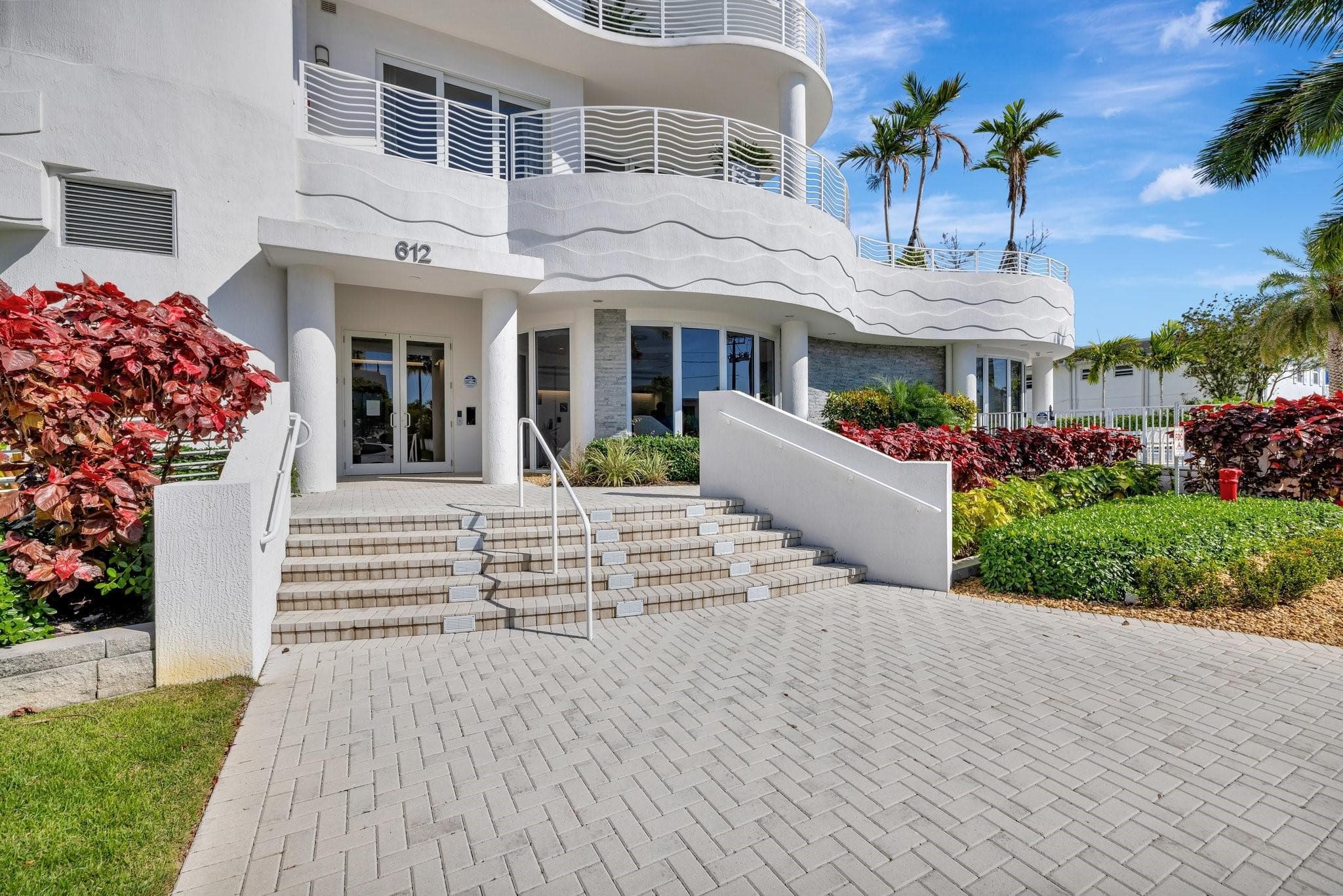 612 Bayshore Drive 301, Fort Lauderdale, FL 33304 — photo 3 of 77